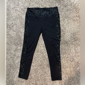 Skechers Black Leggings with Gray Floral Design size XL